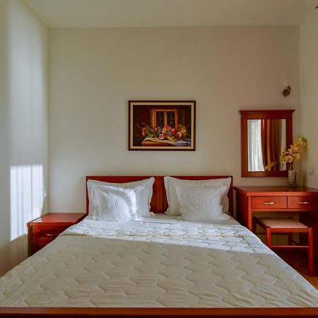 Apartments Leut Sveti Stefan Extérieur photo