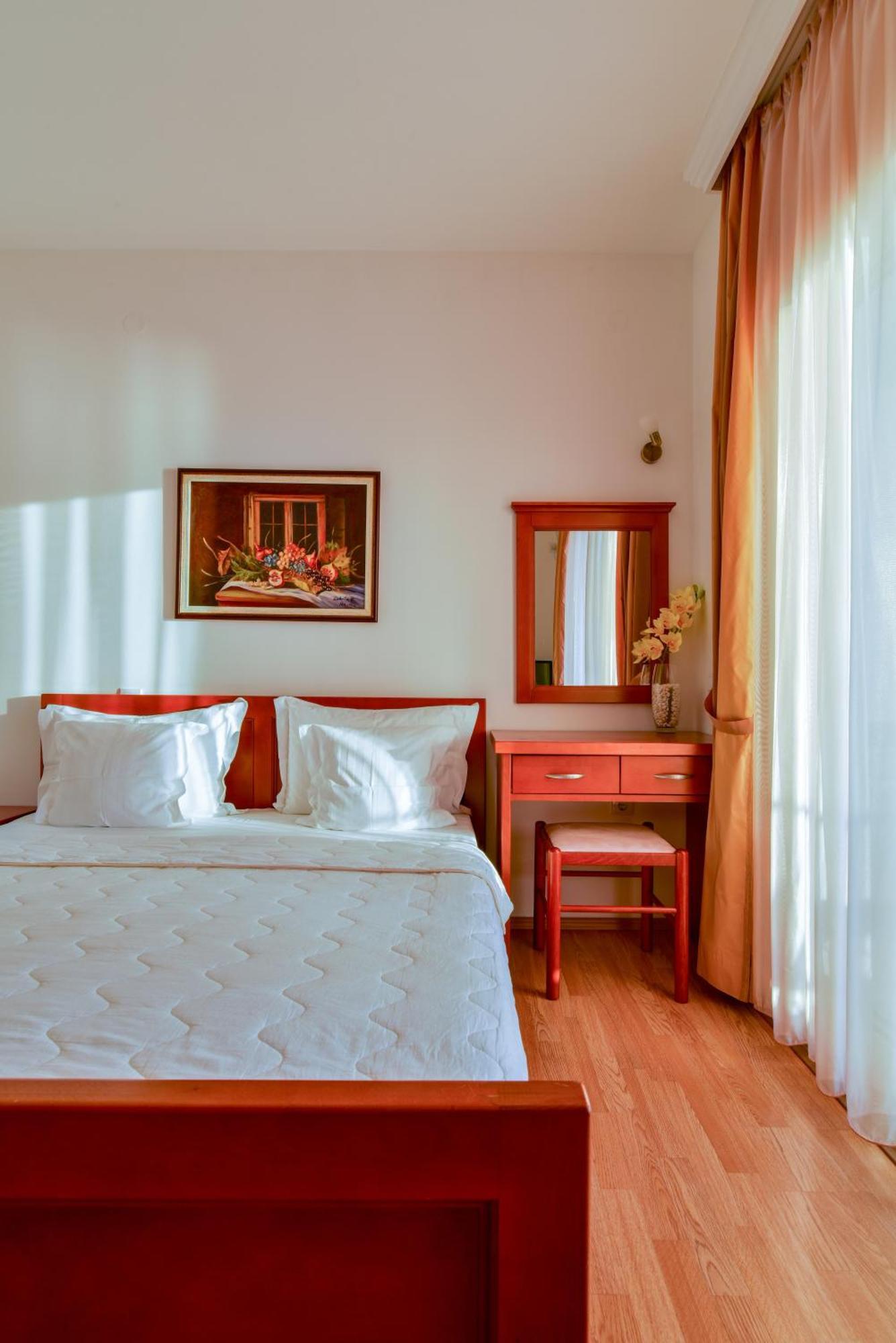 Apartments Leut Sveti Stefan Chambre photo