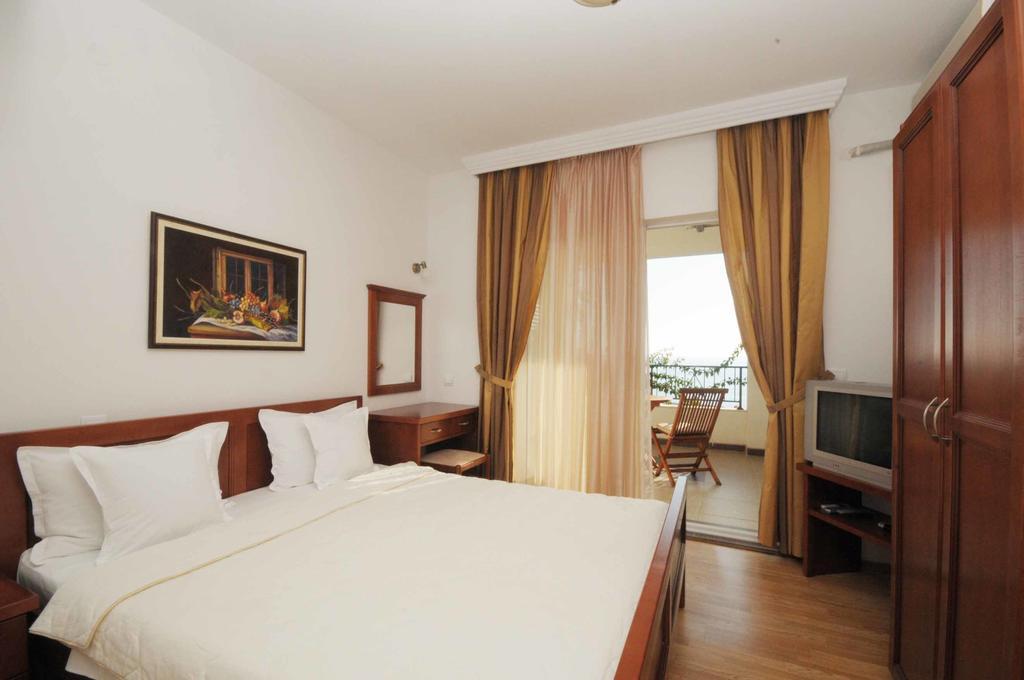 Apartments Leut Sveti Stefan Extérieur photo