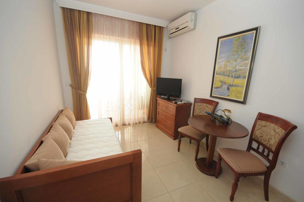 Apartments Leut Sveti Stefan Extérieur photo
