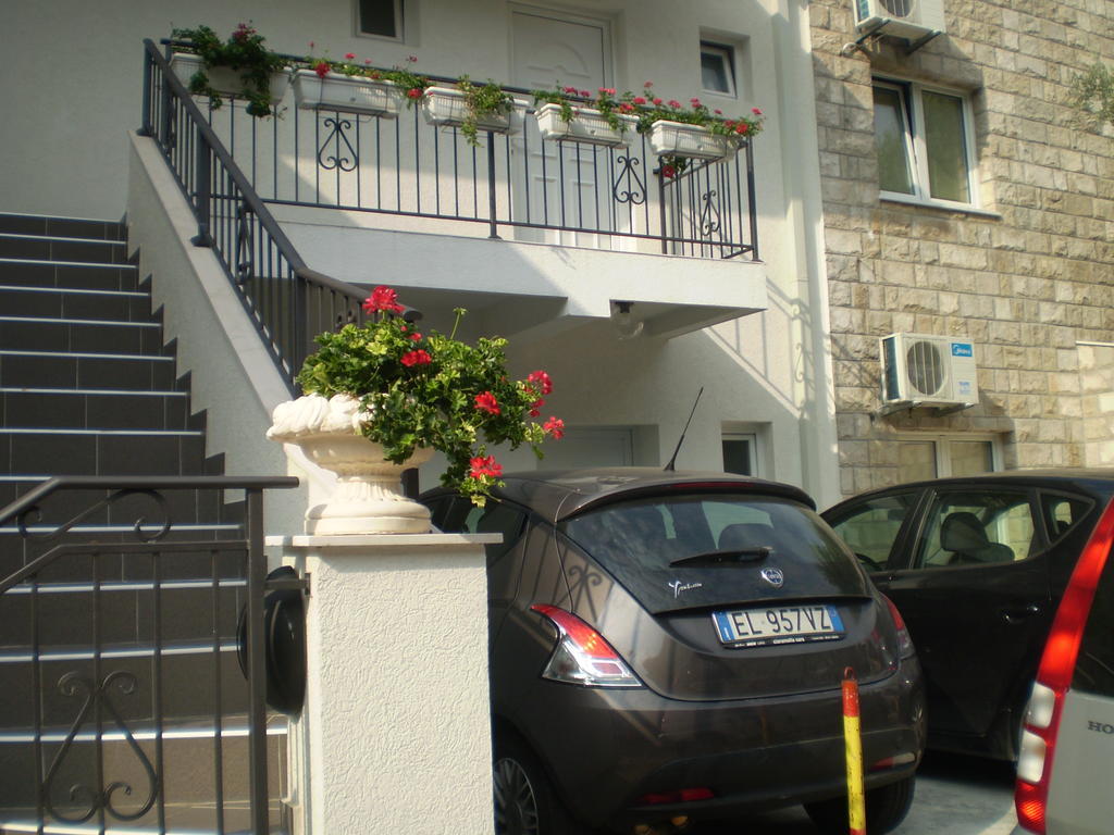 Apartments Leut Sveti Stefan Extérieur photo