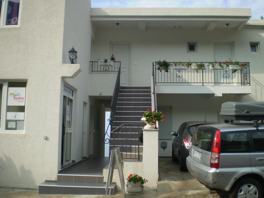 Apartments Leut Sveti Stefan Extérieur photo
