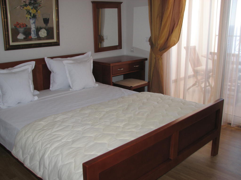 Apartments Leut Sveti Stefan Chambre photo