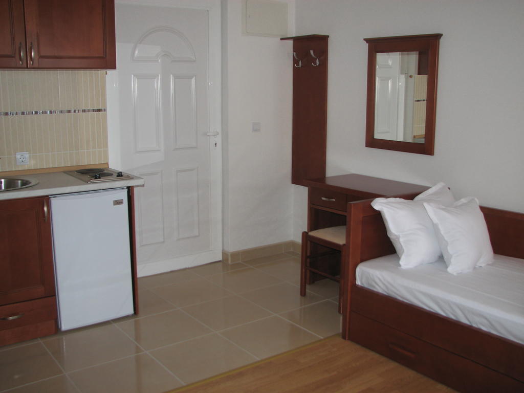 Apartments Leut Sveti Stefan Chambre photo