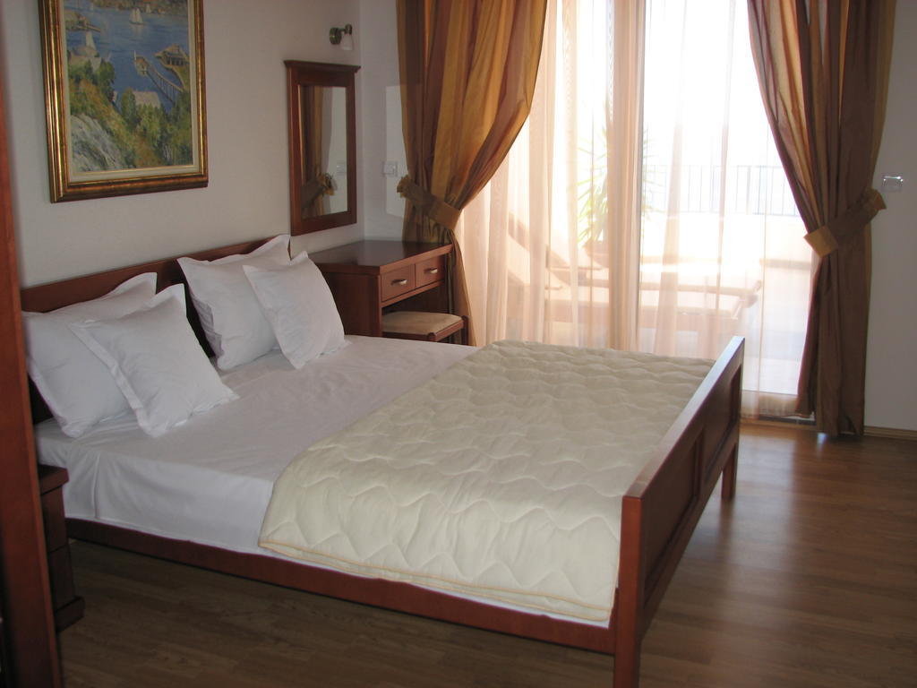 Apartments Leut Sveti Stefan Chambre photo