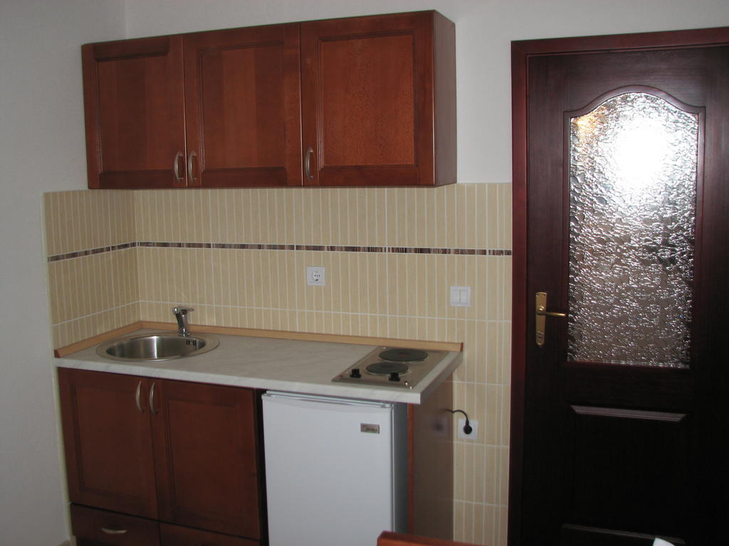 Apartments Leut Sveti Stefan Chambre photo